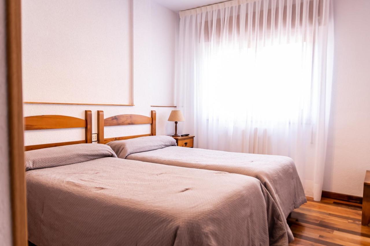 Hostal Restaurante Ventasierra Valdoré Екстериор снимка